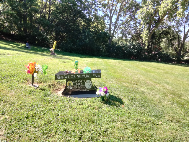 Flower delivery for Wuor Wiyual