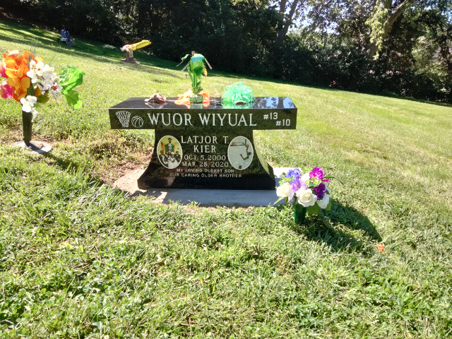 Flower delivery for Wuor Wiyual