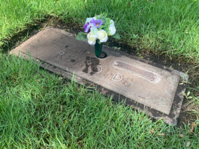 Flower delivery for Alma Reynolds