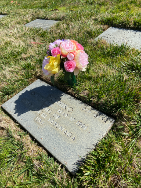 Flower delivery for Yoshiko Yasunaga