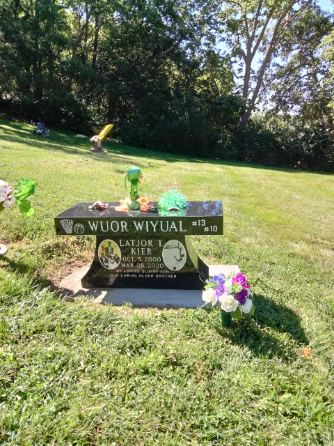 Flower delivery for Wuor Wiyual