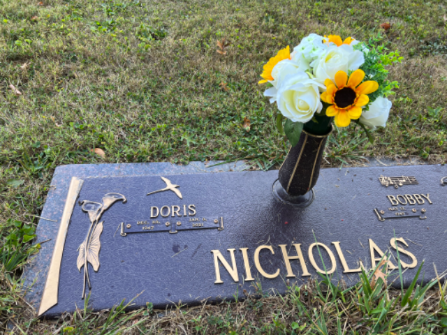 Flower delivery for Doris Marilyn Nicholas