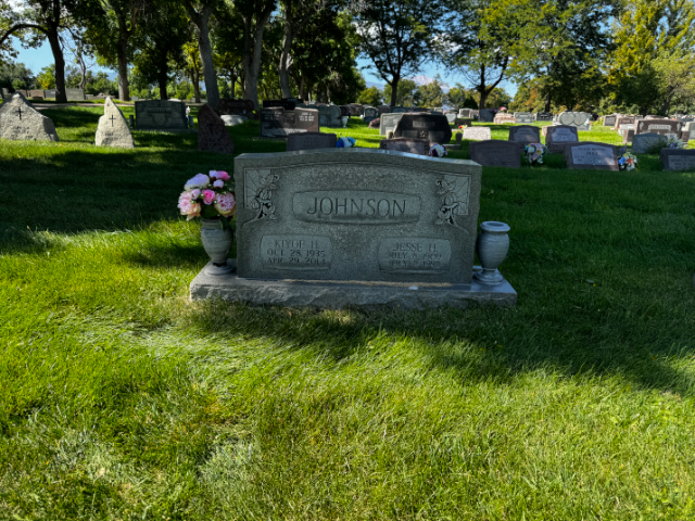 Flower delivery for Kiyoe Johnson