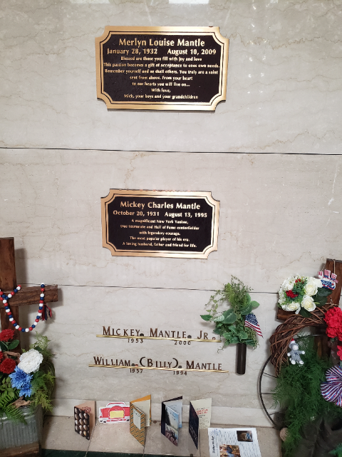 Flower delivery for Mickey Mantle