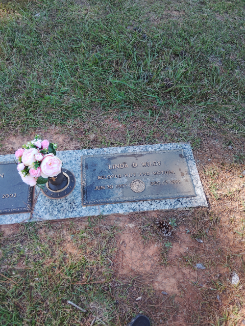 Flower delivery for Linda D. Wiley