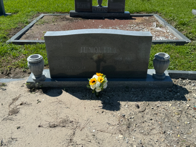 Flower delivery for Josefita Junquera