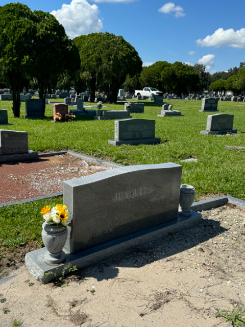 Flower delivery for Josefita Junquera