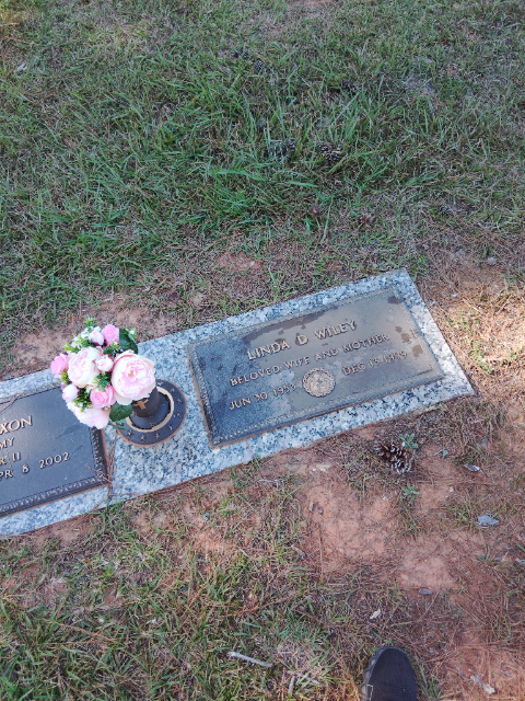 Flower delivery for Linda D. Wiley