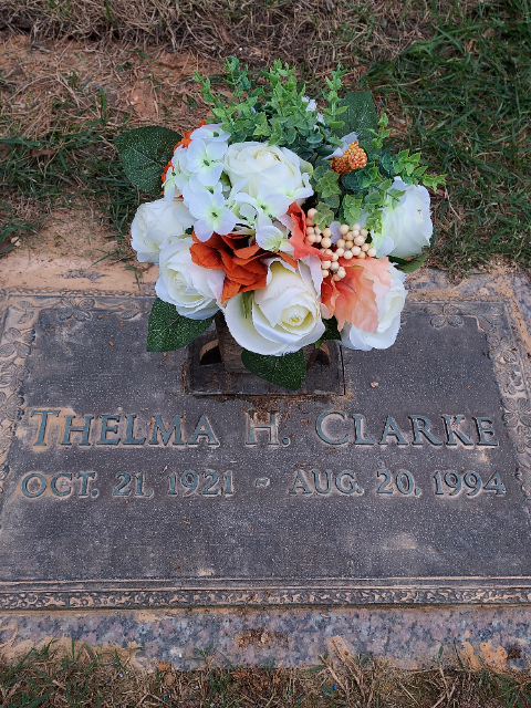 Flower delivery for Thelma Ruth/Heitsenrether Clarke
