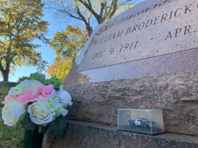 Flower delivery for William Broderick Crawford