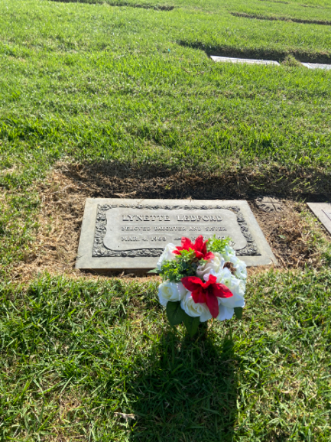 Flower delivery for Shirley Lynette Ledford