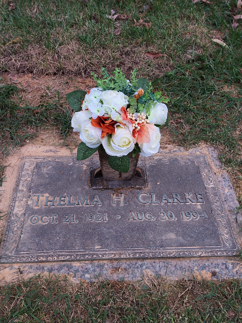 Flower delivery for Thelma Ruth/Heitsenrether Clarke