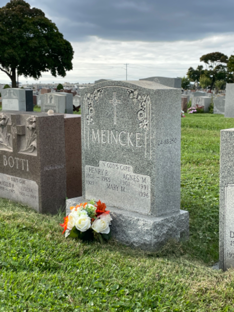 Flower delivery for Mary Meincke