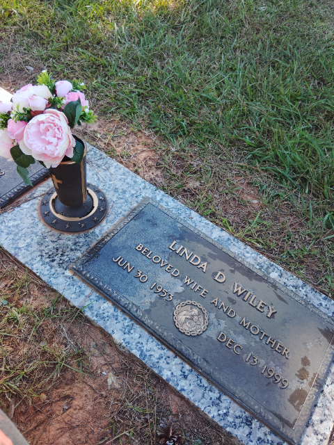 Flower delivery for Linda D. Wiley