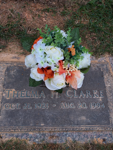 Flower delivery for Thelma Ruth/Heitsenrether Clarke