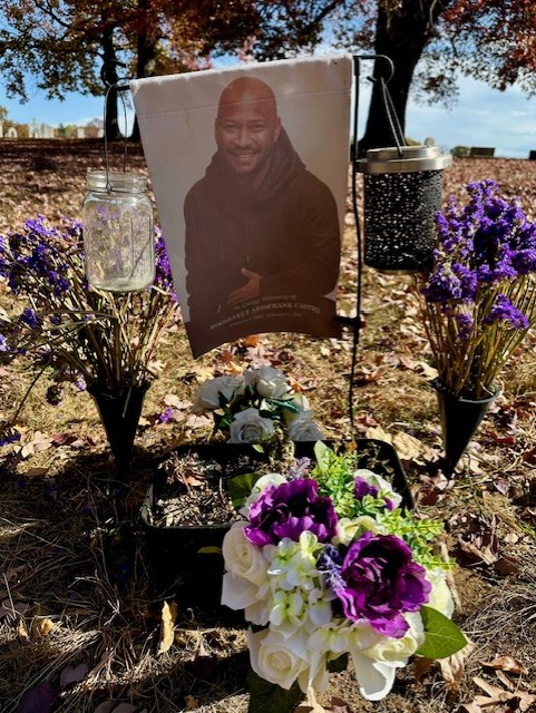 Flower delivery for Roosevelt Arisfrank Castro