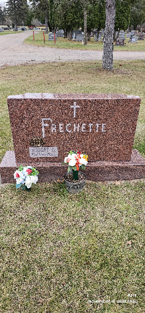 Flower delivery for Robert G Frechette