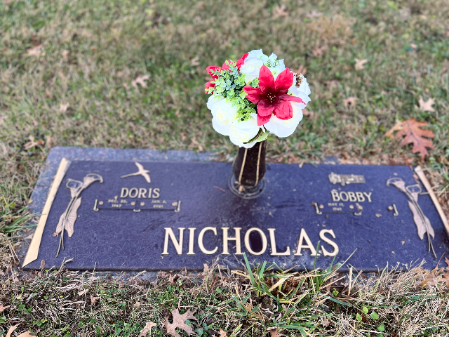 Flower delivery for Doris Marilyn Nicholas