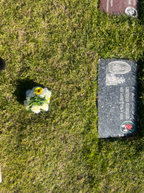 Flower delivery for Gregorio Guardado