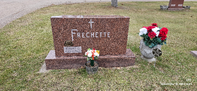 Flower delivery for Robert G Frechette