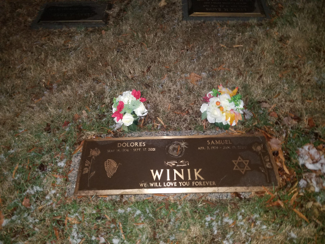 Flower delivery for Dolores Winik