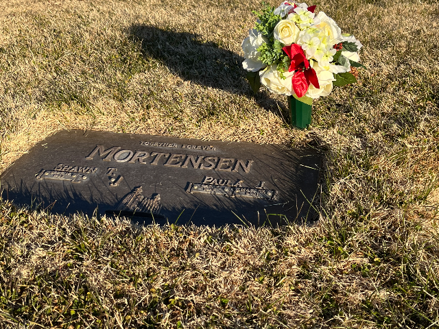 Flower delivery for Paula J Mortensen