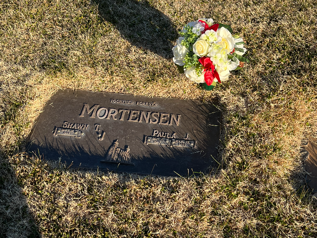Flower delivery for Paula J Mortensen
