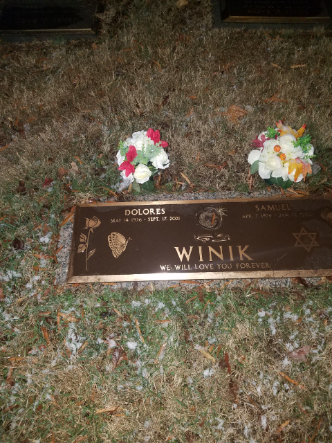 Flower delivery for Dolores Winik