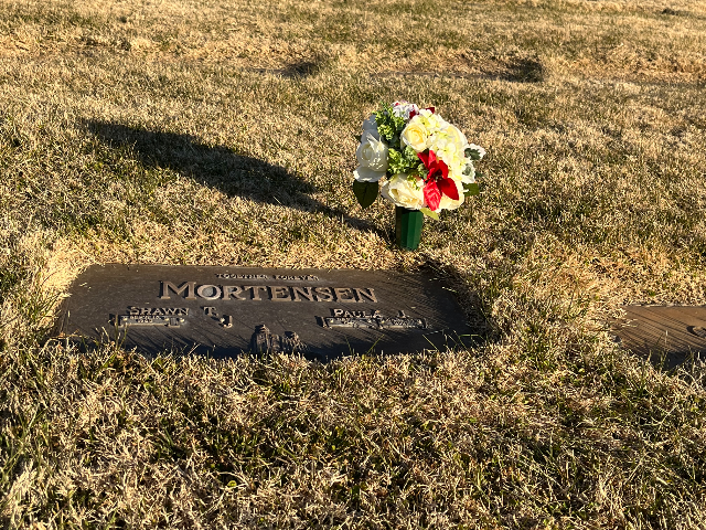 Flower delivery for Paula J Mortensen