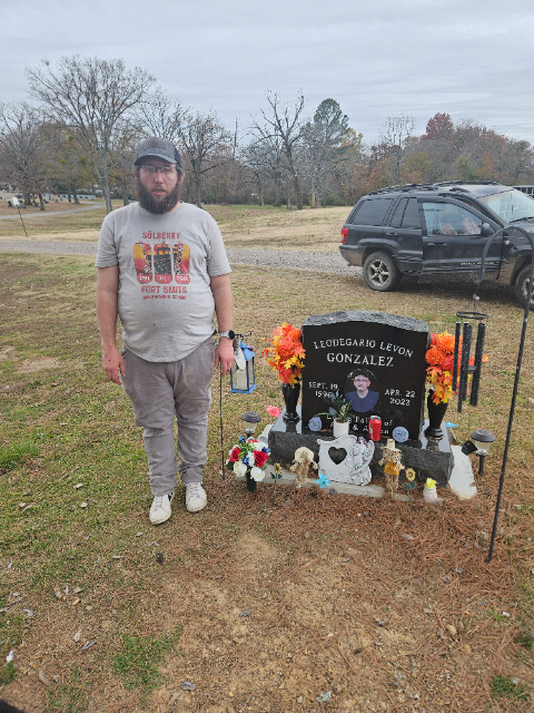 Flower delivery for Leodegario Levon Gonzalez