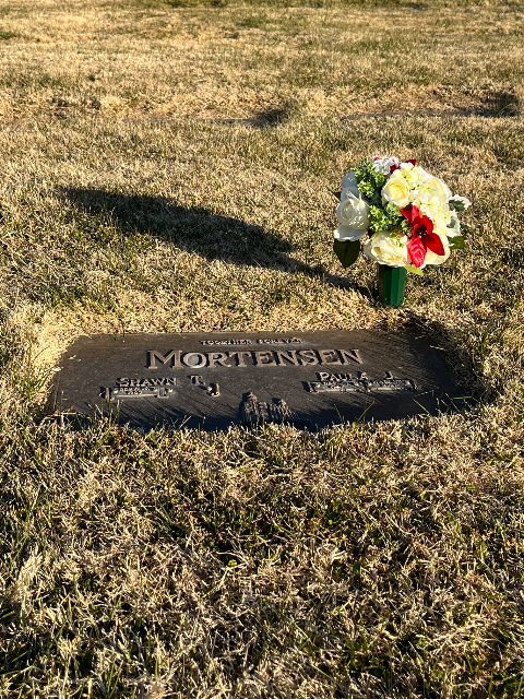 Flower delivery for Paula J Mortensen