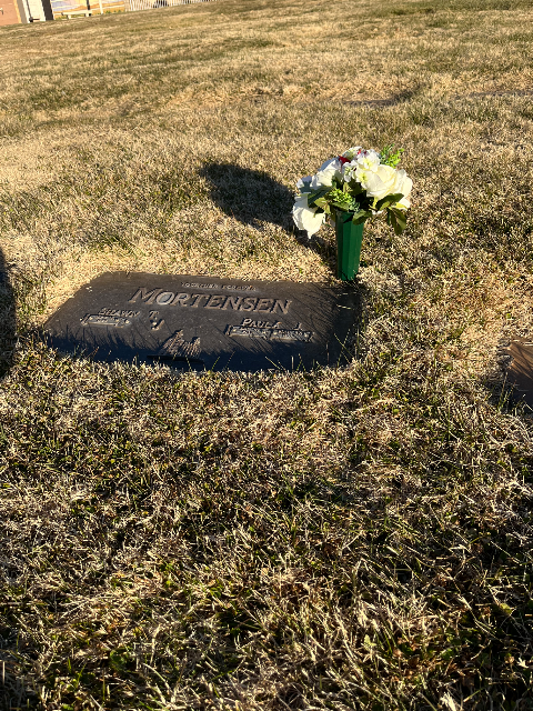 Flower delivery for Paula J Mortensen