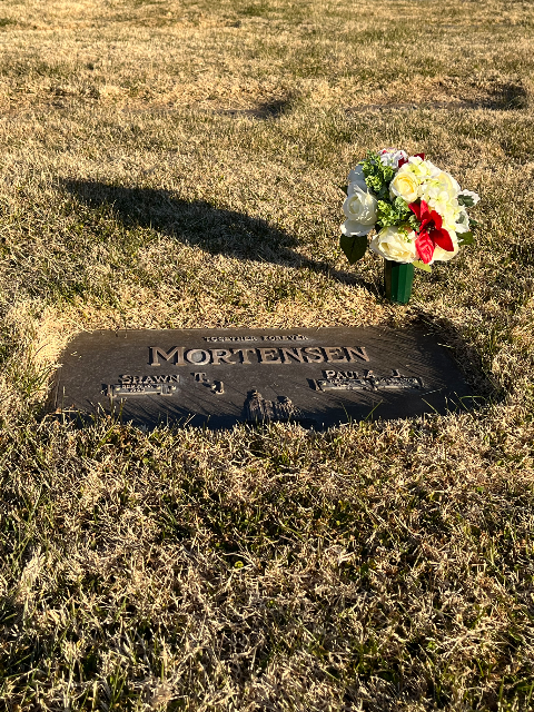 Flower delivery for Paula J Mortensen