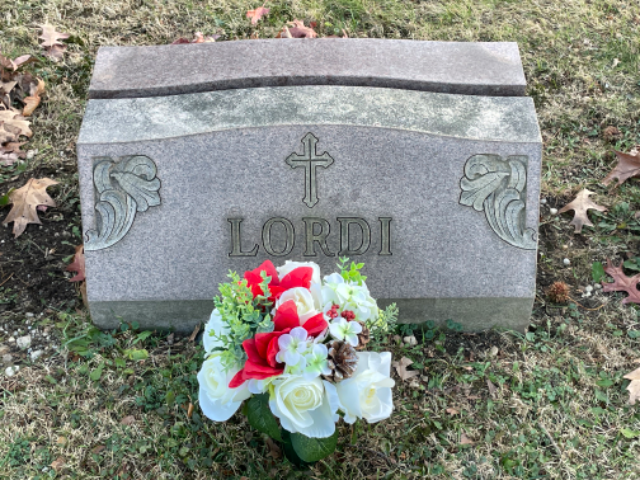 Flower delivery for Frank Lordi