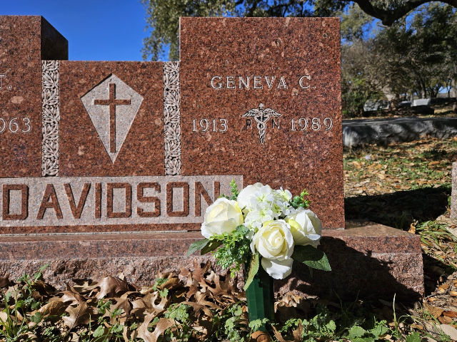 Flower delivery for Geneva Luniel Davidson