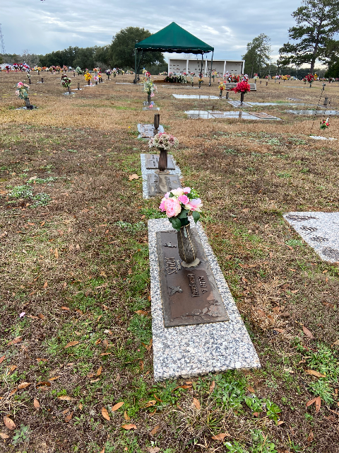 Flower delivery for Shelly L Bernard