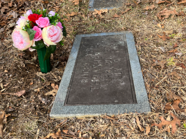 Flower delivery for Roger Lynn Lynn Thrasher