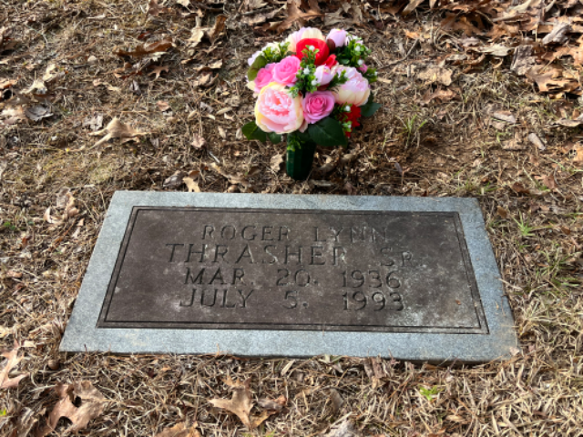 Flower delivery for Roger Lynn Lynn Thrasher