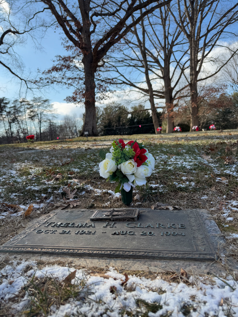 Flower delivery for Thelma Ruth/Heitsenrether Clarke
