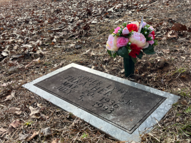 Flower delivery for Roger Lynn Lynn Thrasher