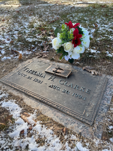 Flower delivery for Thelma Ruth/Heitsenrether Clarke