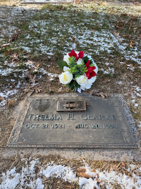 Flower delivery for Thelma Ruth/Heitsenrether Clarke