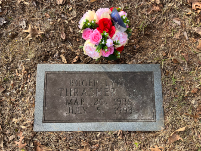 Flower delivery for Roger Lynn Lynn Thrasher