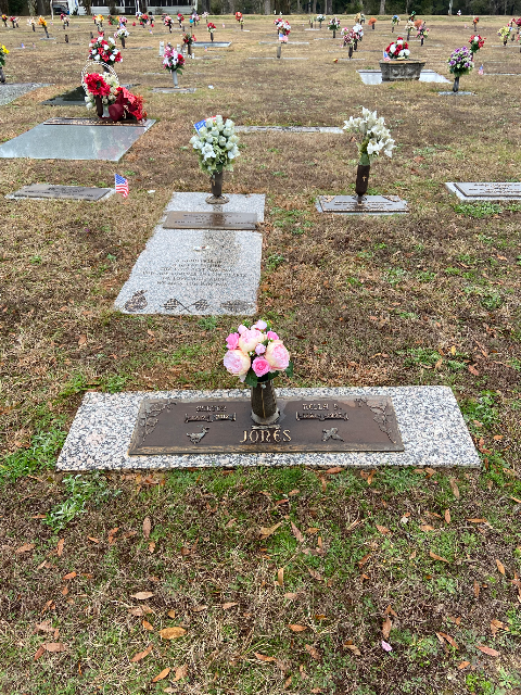 Flower delivery for Shelly L Bernard