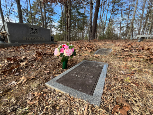 Flower delivery for Roger Lynn Lynn Thrasher
