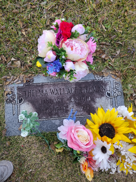 Flower delivery for Thelma Wallace Tillman