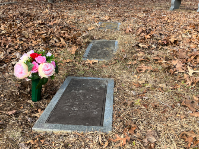 Flower delivery for Roger Lynn Lynn Thrasher