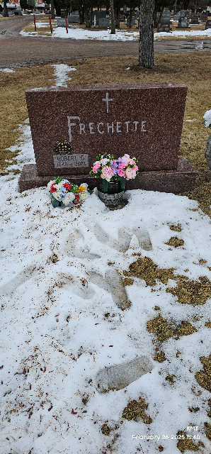 Flower delivery for Robert G Frechette
