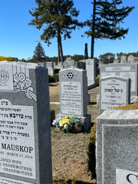 Flower delivery for Shulamith Firestone