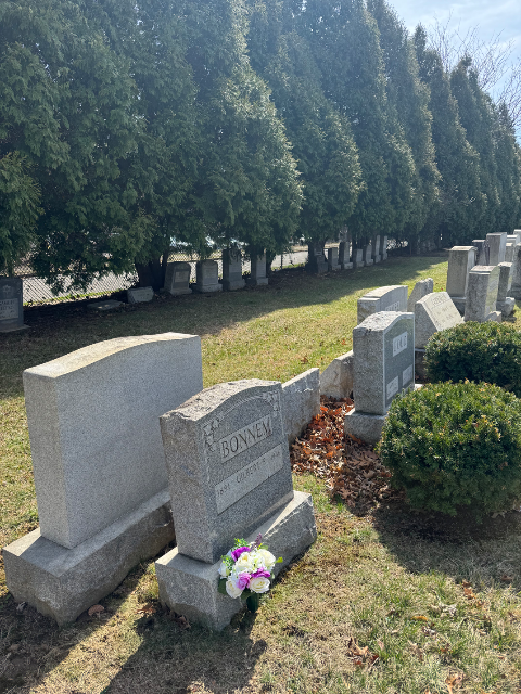 Flower delivery for Gilbert F Bonnem